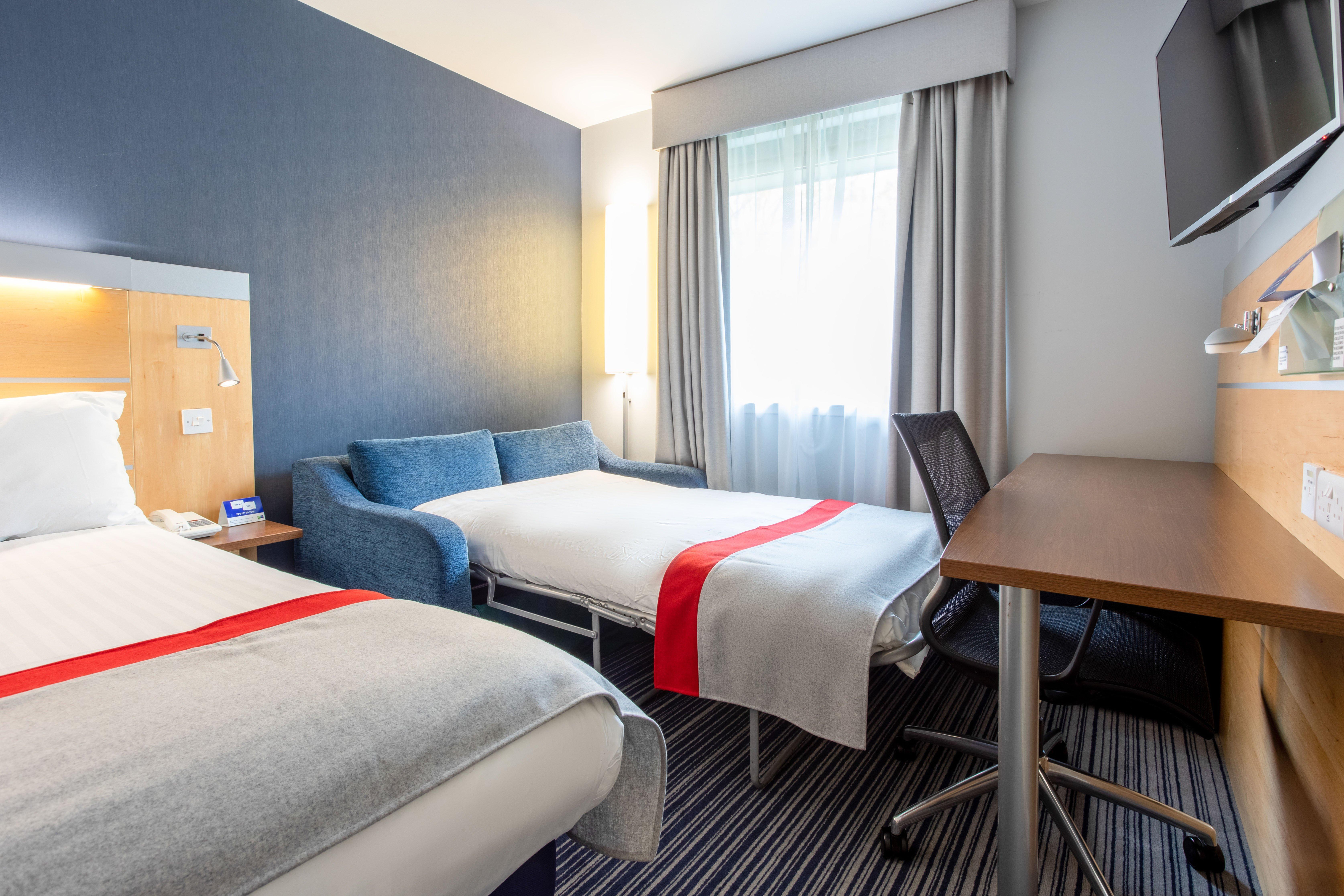 Holiday Inn Express Dunfermline By Ihg Екстериор снимка