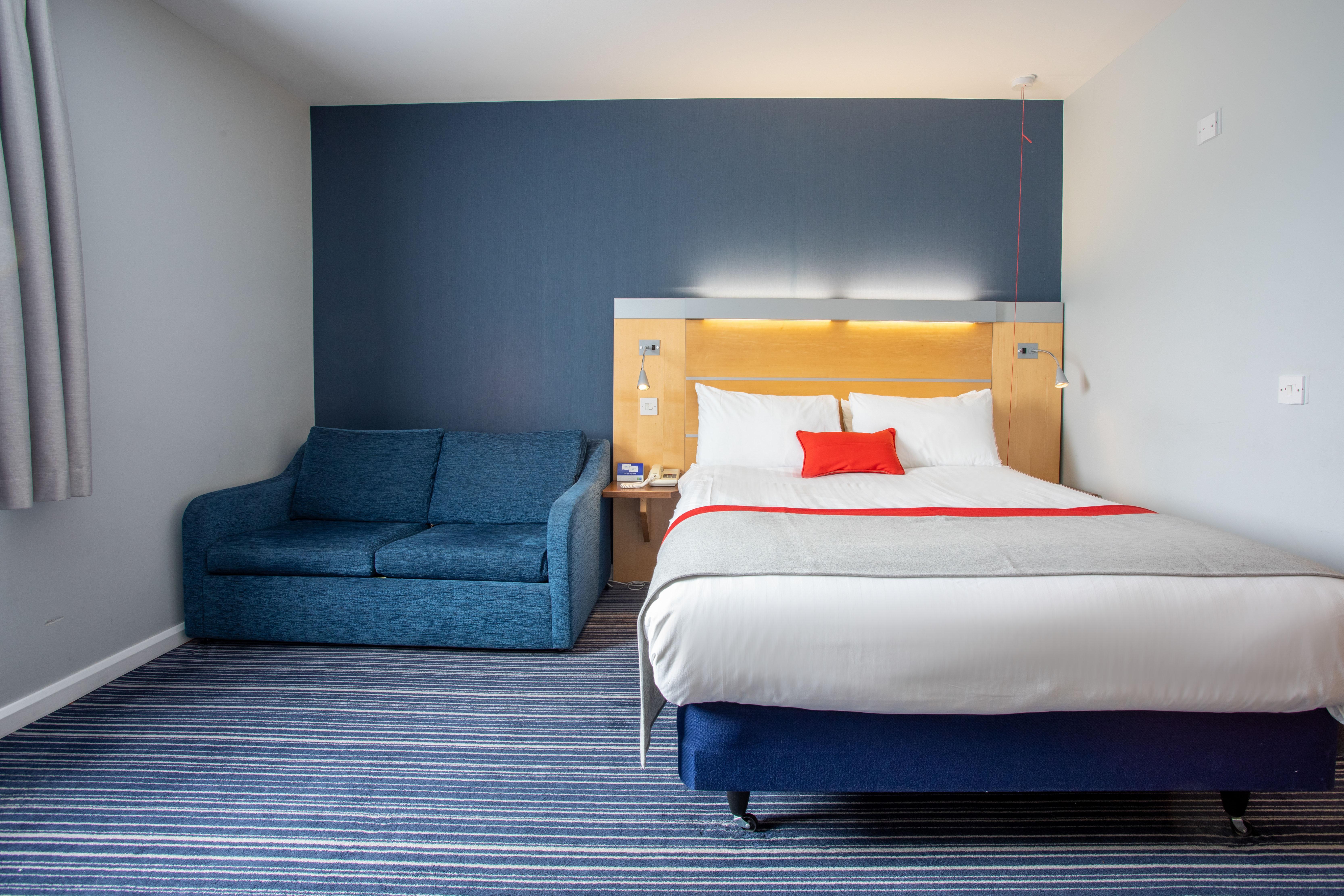 Holiday Inn Express Dunfermline By Ihg Екстериор снимка