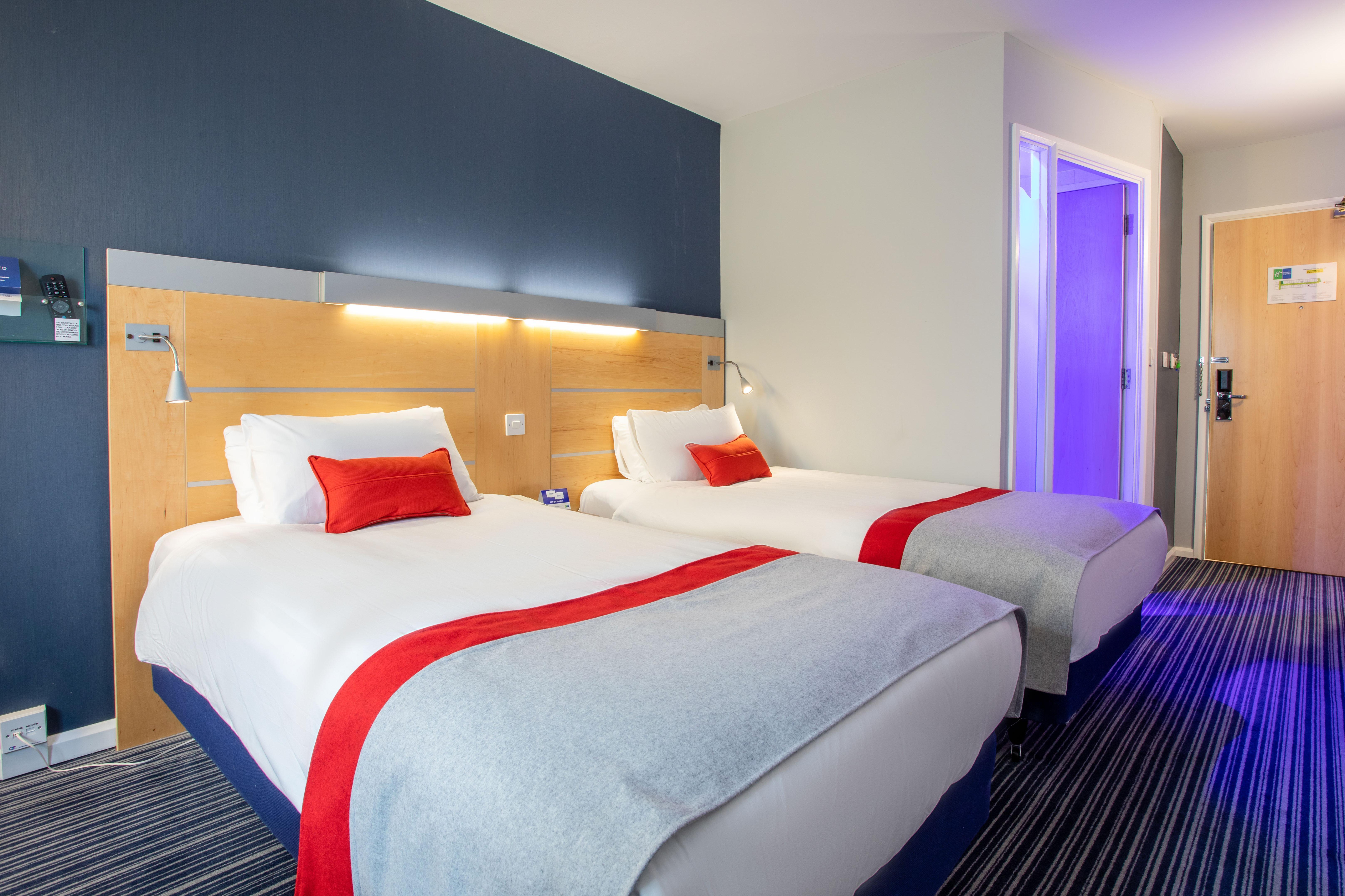 Holiday Inn Express Dunfermline By Ihg Екстериор снимка