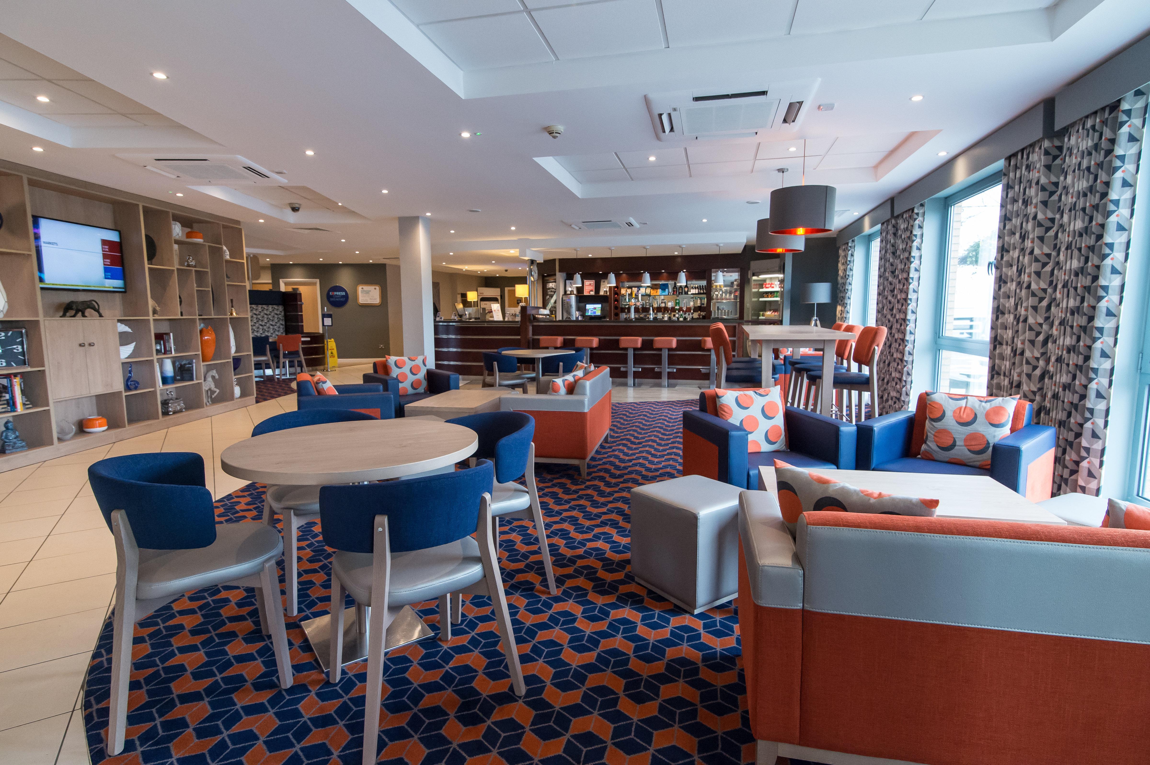Holiday Inn Express Dunfermline By Ihg Екстериор снимка