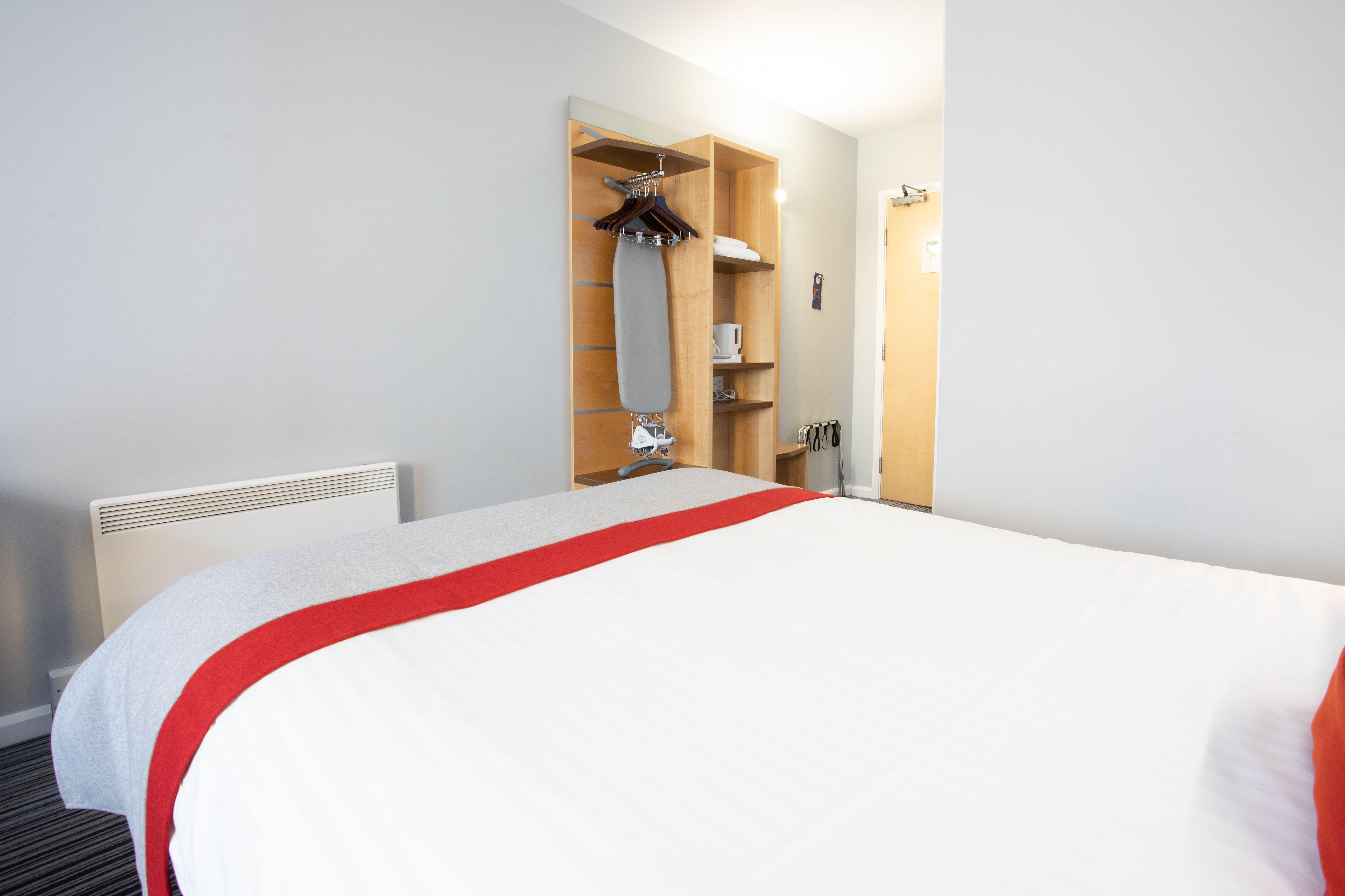 Holiday Inn Express Dunfermline By Ihg Екстериор снимка