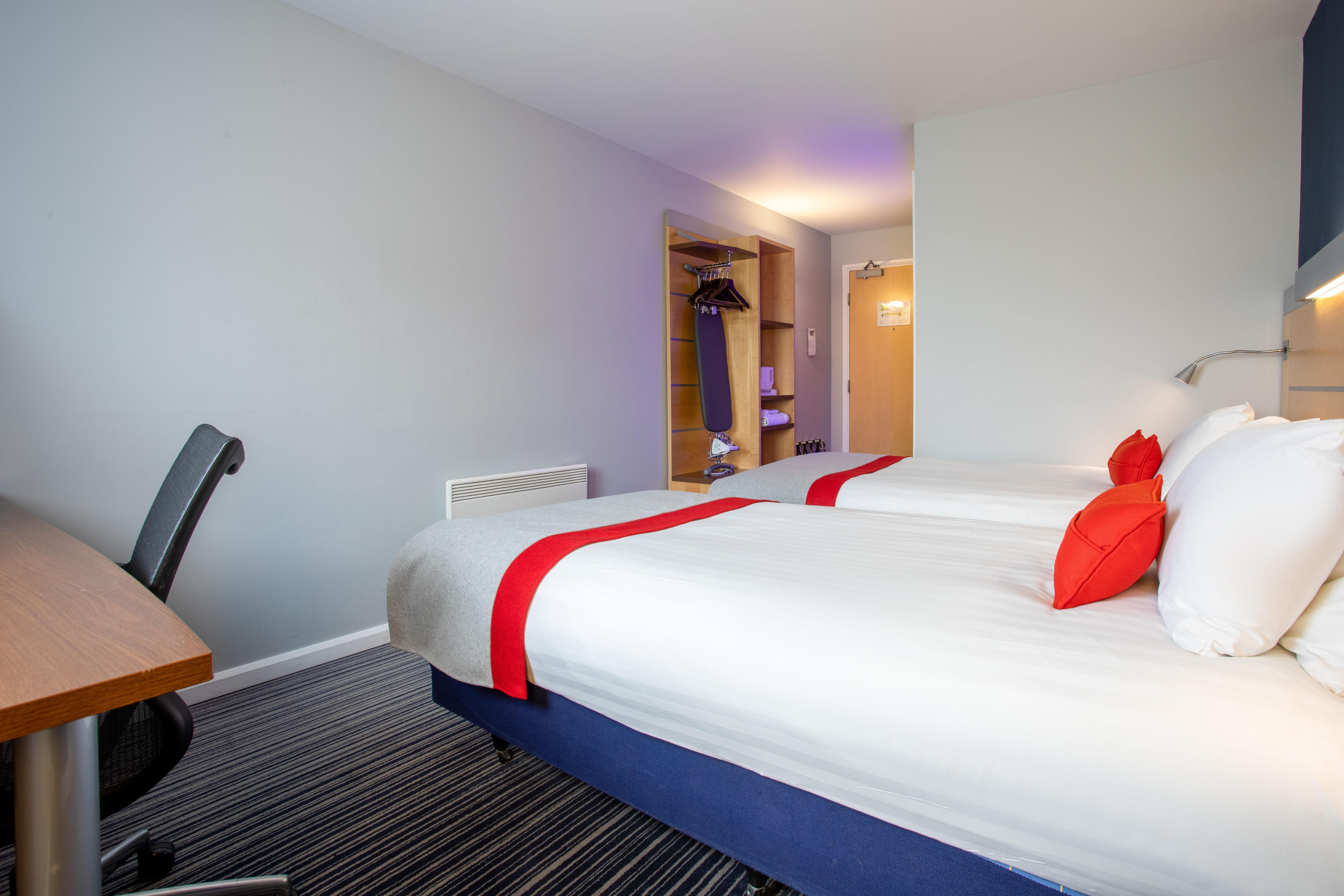 Holiday Inn Express Dunfermline By Ihg Екстериор снимка
