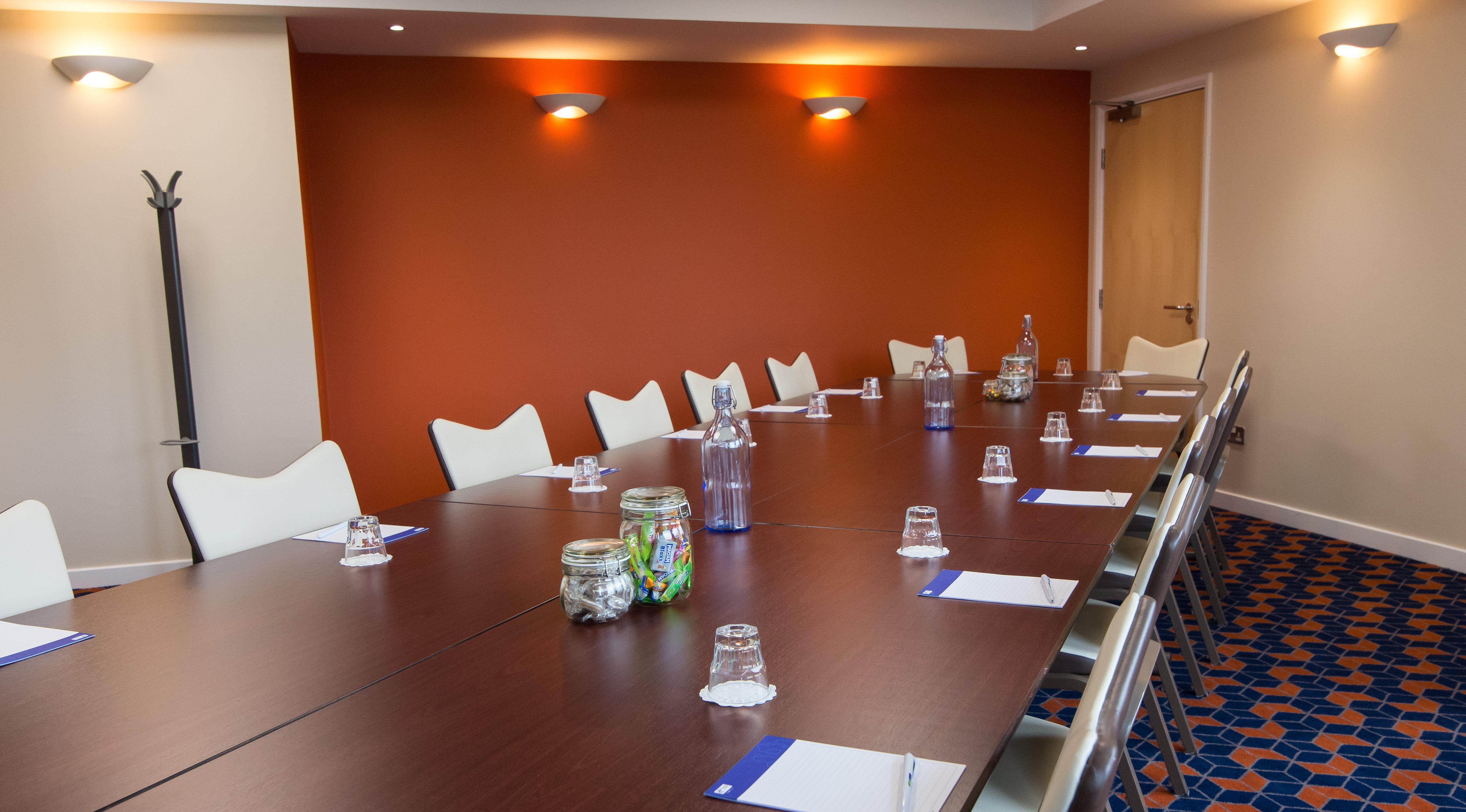 Holiday Inn Express Dunfermline By Ihg Екстериор снимка