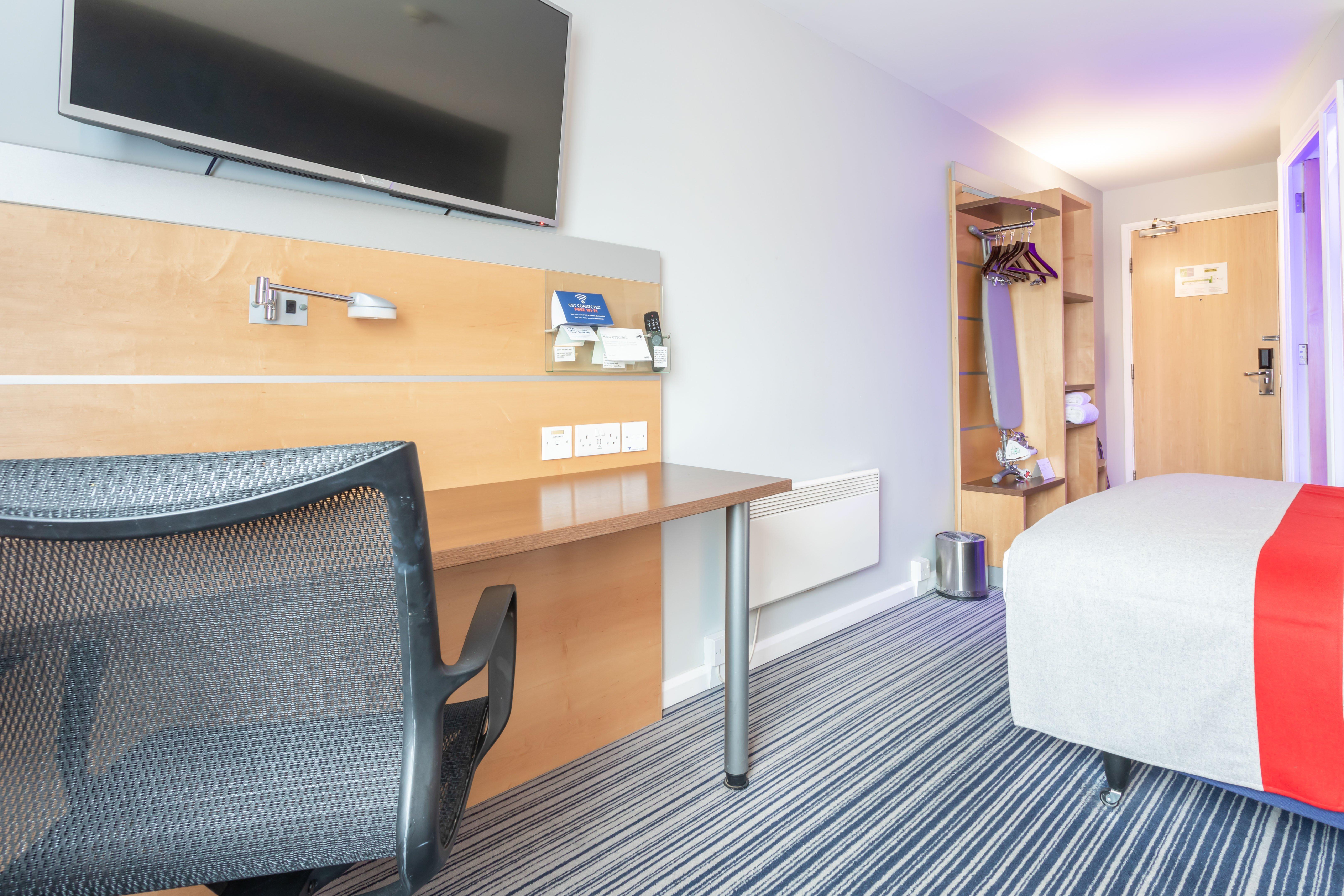 Holiday Inn Express Dunfermline By Ihg Екстериор снимка