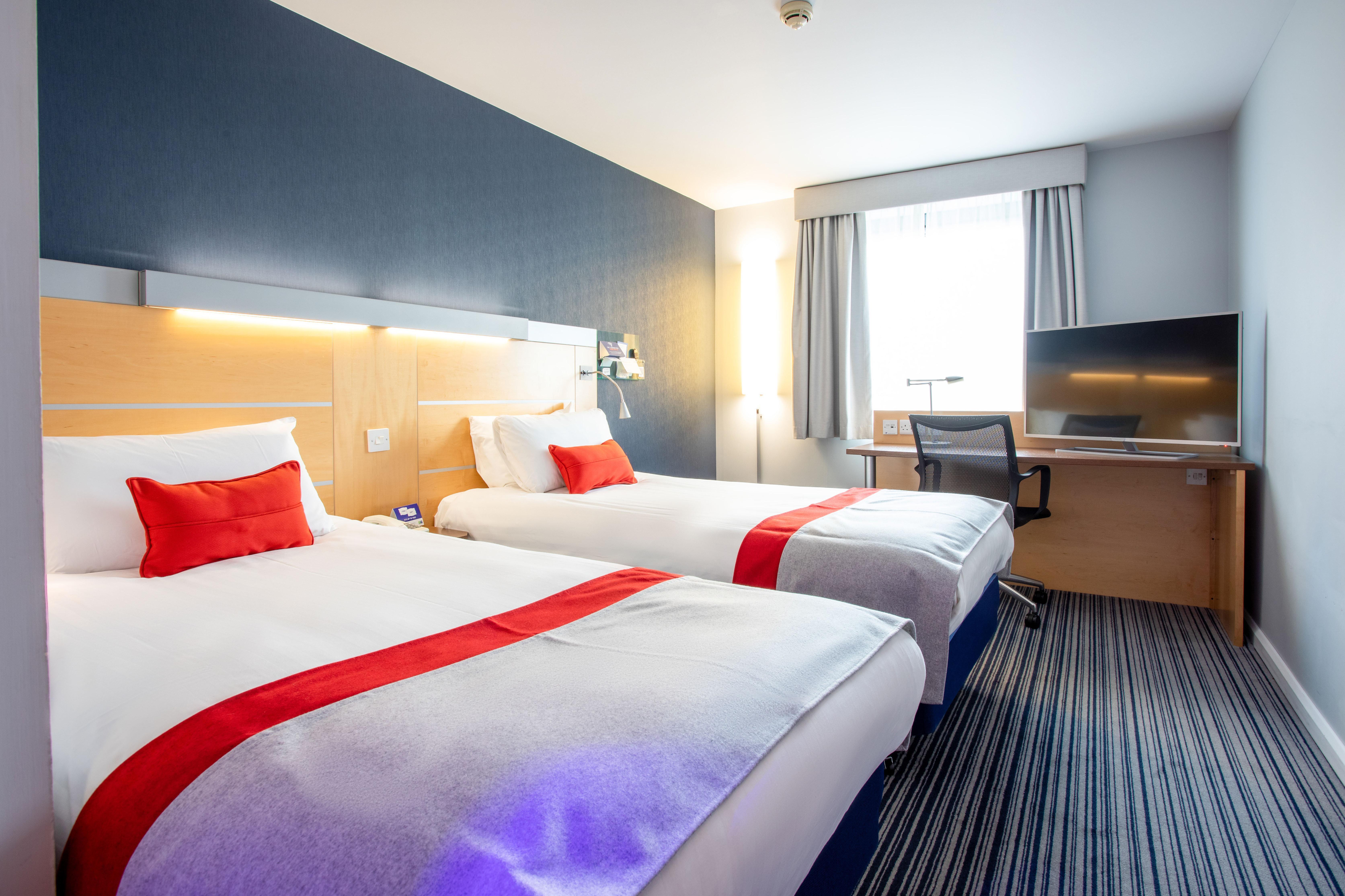 Holiday Inn Express Dunfermline By Ihg Екстериор снимка