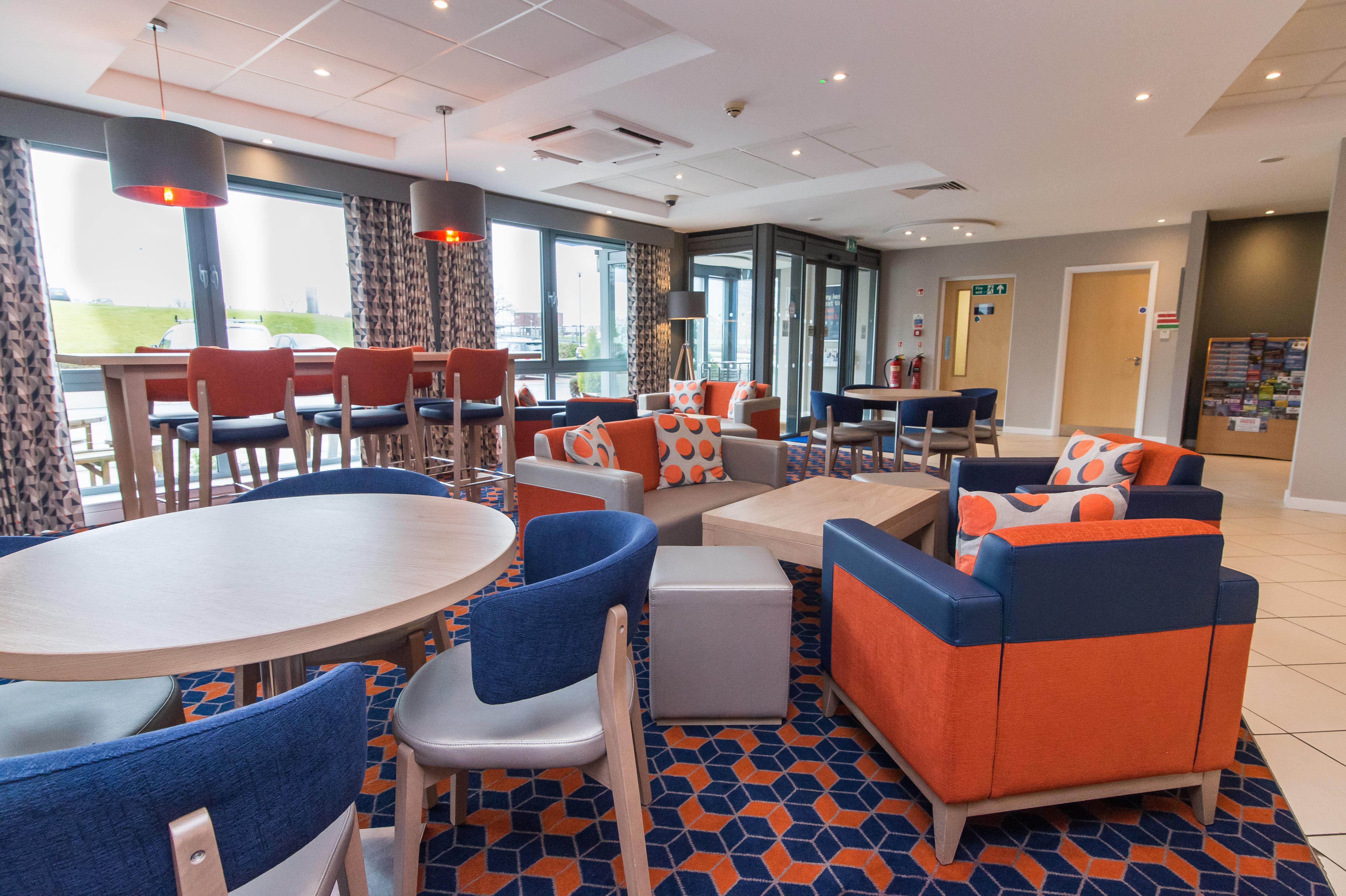 Holiday Inn Express Dunfermline By Ihg Екстериор снимка