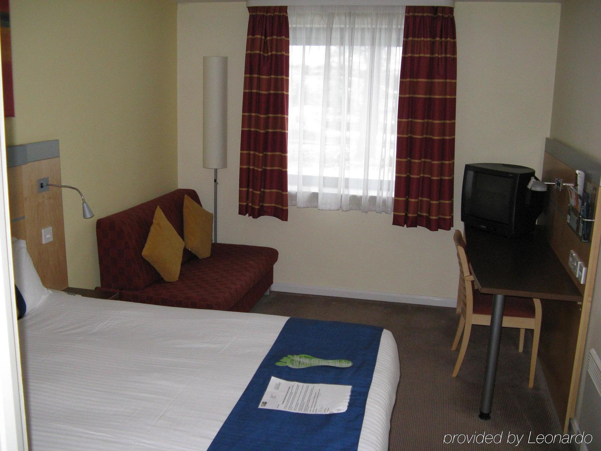 Holiday Inn Express Dunfermline By Ihg Екстериор снимка