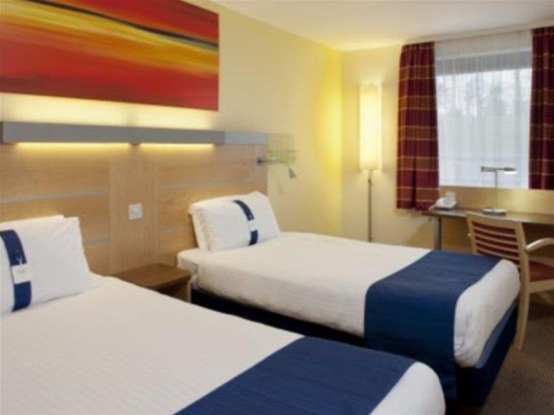 Holiday Inn Express Dunfermline By Ihg Екстериор снимка