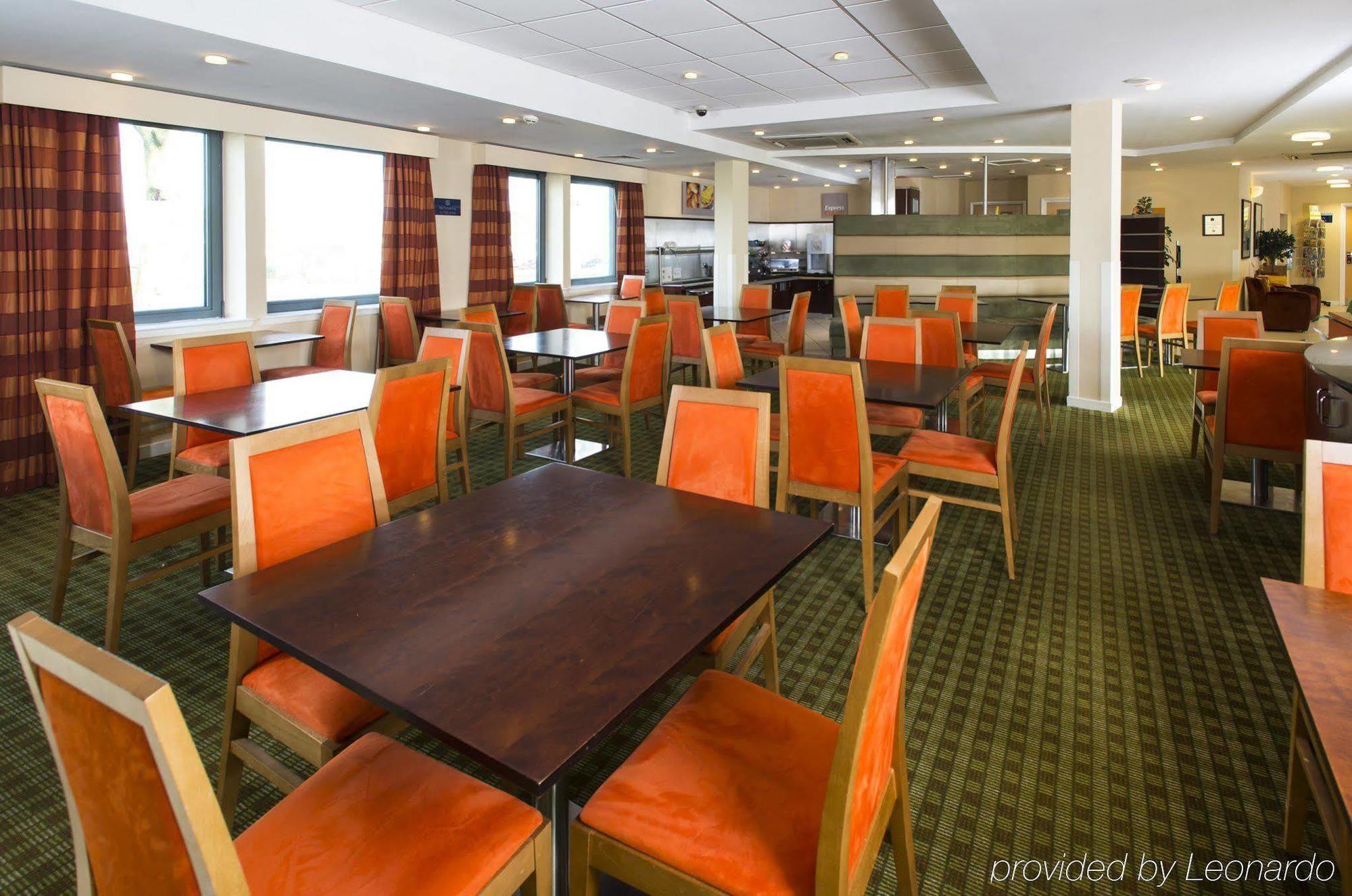 Holiday Inn Express Dunfermline By Ihg Екстериор снимка