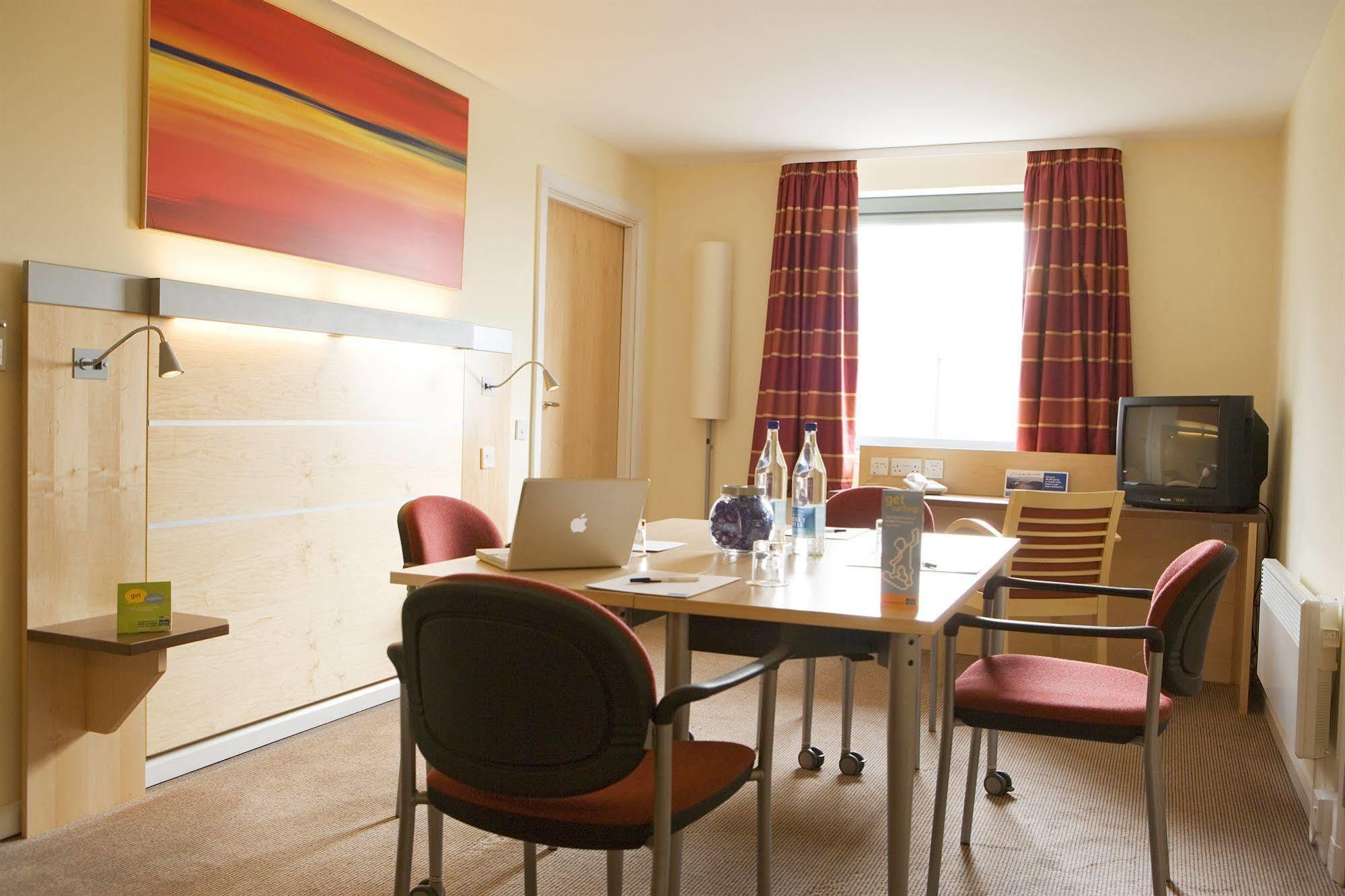 Holiday Inn Express Dunfermline By Ihg Екстериор снимка