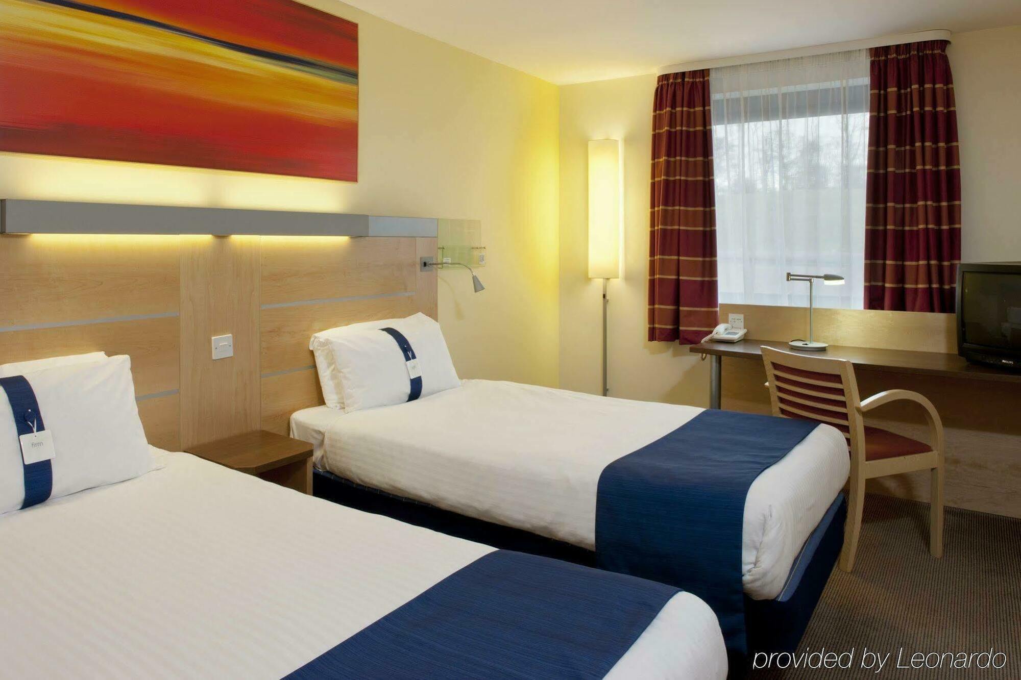 Holiday Inn Express Dunfermline By Ihg Екстериор снимка
