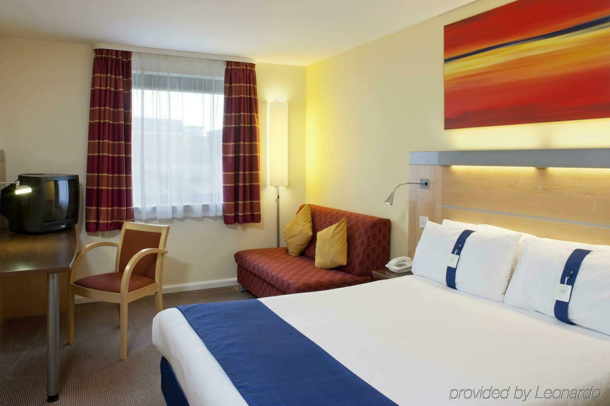 Holiday Inn Express Dunfermline By Ihg Екстериор снимка